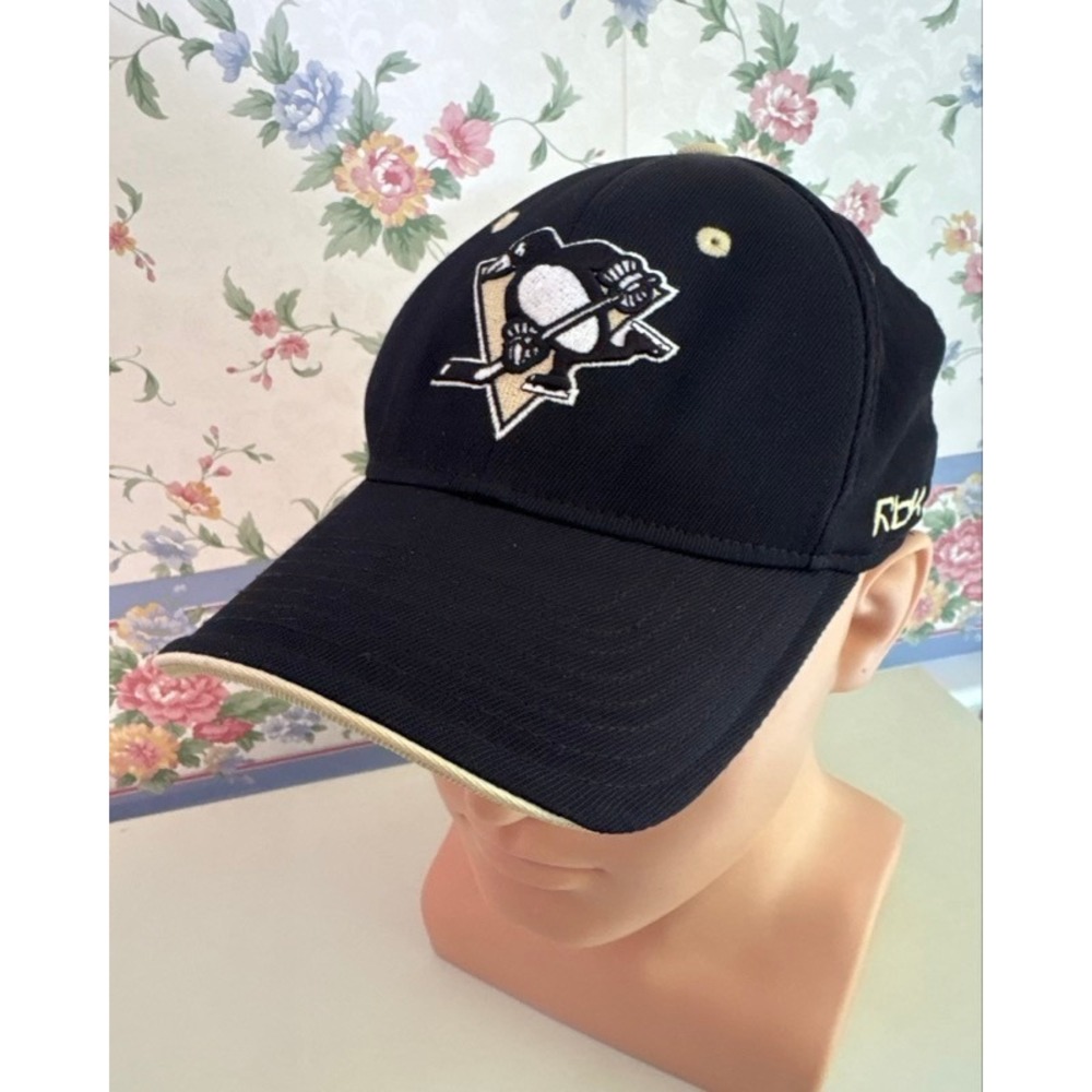 Reebok Pittsburgh Penguins NHL Face Off Black Gold Stretch Fit Hat Mens OSFA